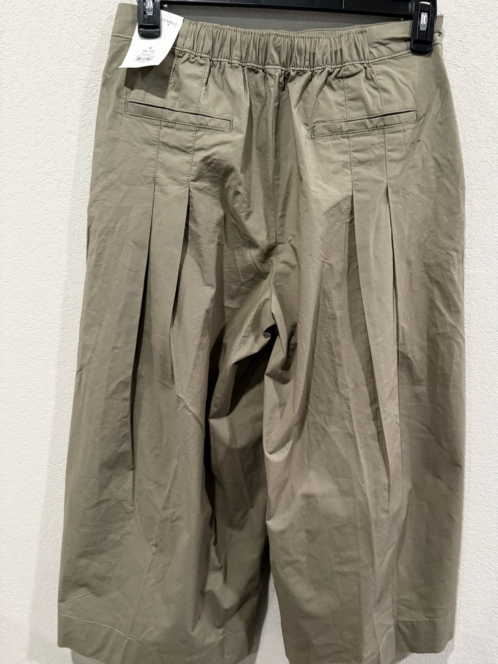 High-Rise Pleated Culottes in Olive Green - Picture 7 of 9